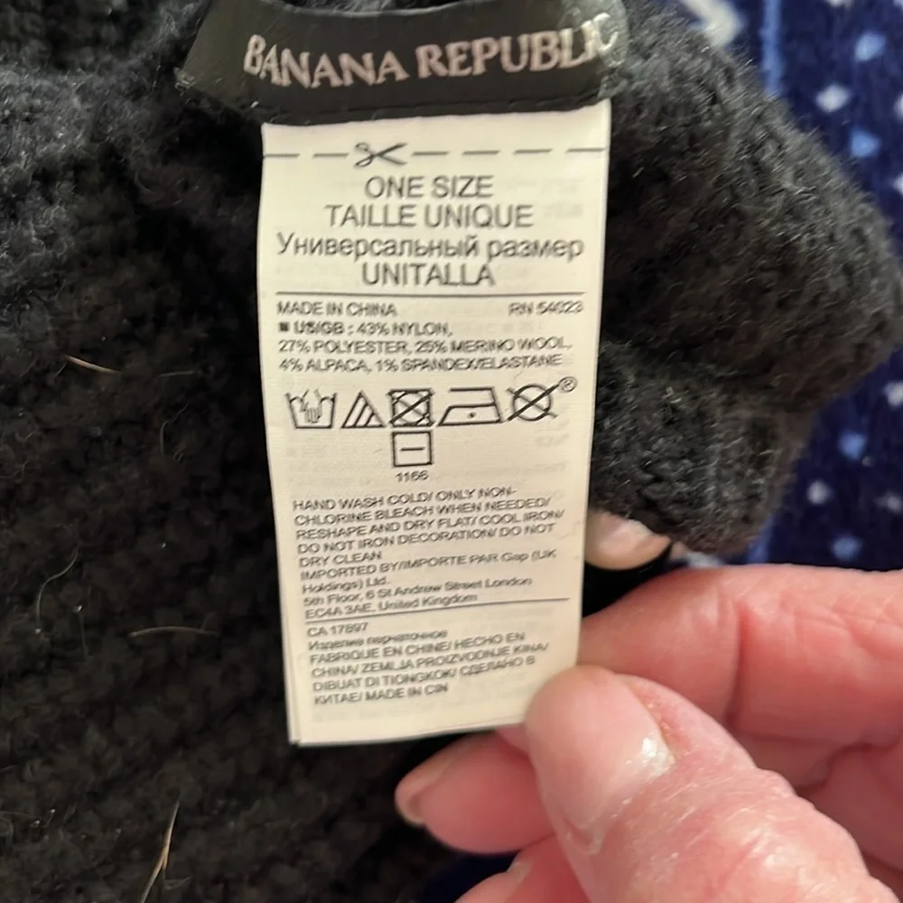 Banana Republic Women’s Black Mittens With Fold Over To Allow Fingers Out NWOT